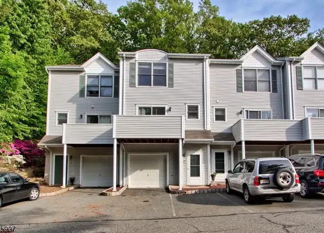 Property at 4 Woods Edge Dr, Rockaway, NJ, 07866, 2 beds, 1.5 baths, [object Object]