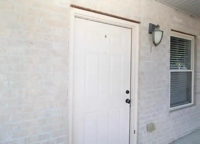 Property at 2068 N Leverett Ave, Fayetteville, AR, 72703, 2 beds, 2 baths, [object Object]