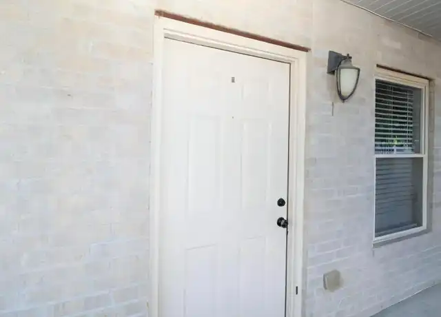 Property at 2068 N Leverett Ave, Fayetteville, AR, 72703, 2 beds, 2 baths, [object Object]