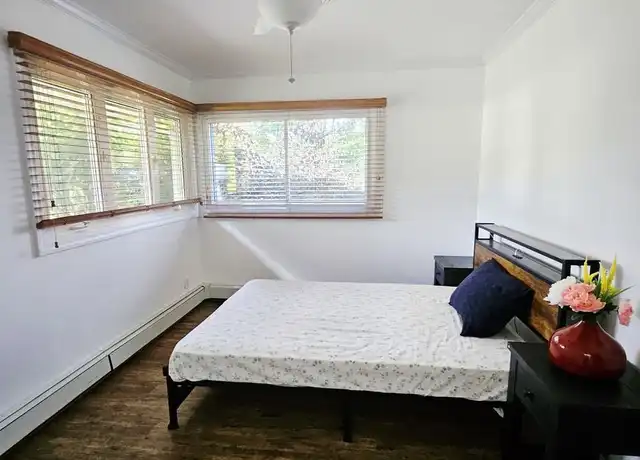 Property at 4 Quentin Rd, Kendall Park, NJ, 08824, 1 bed, 1 bath, [object Object]