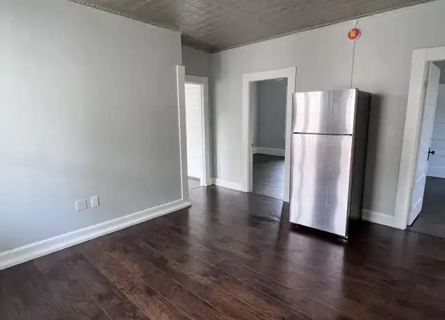 Property at 118 Riddle St Unit 2, Manchester, NH, 03102, 3 beds, 1 bath, [object Object]