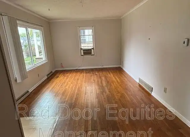 Property at 143 Lake St, Lancaster, OH, 43130, 2 beds, 1 bath, [object Object]