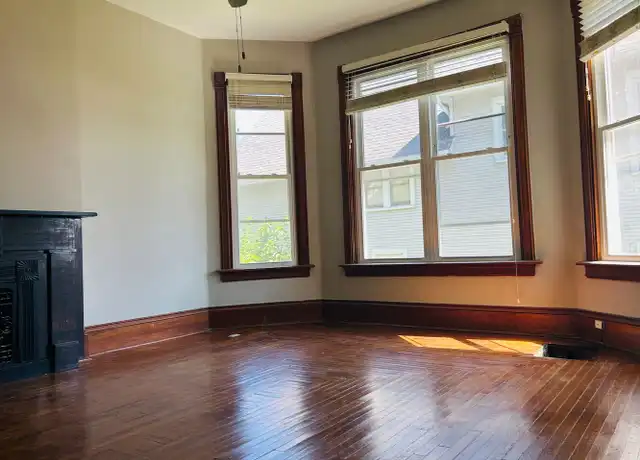 Property at 431 W 16th St, Dubuque, IA, 52001, 3 beds, 1 bath, [object Object]