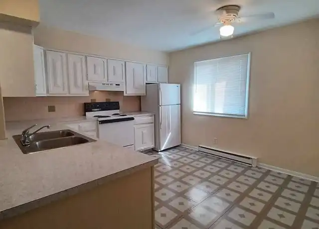 Property at 604 Saint Louis Ave Unit 604-302A, Rockford, IL, 61104, 2 beds, 1 bath, [object Object]