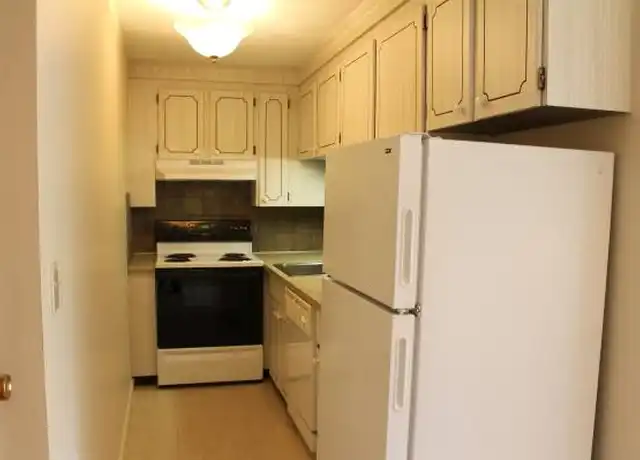 Property at 125 Lexington St Unit 23, Auburndale, MA, 02466, 2 beds, 1 bath, [object Object]