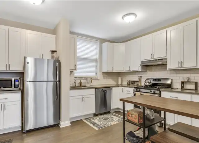Property at 3933 N Keeler Ave Unit 3E, Chicago, IL, 60641, 2 beds, 1 bath, [object Object]