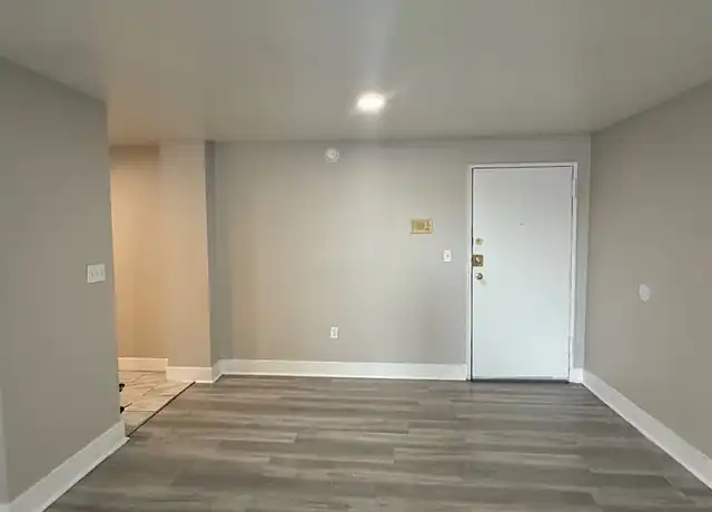 Property at 100 Prospect Ave, Hartford, CT, 06106, 1-2 bed, 1 bath, [object Object]