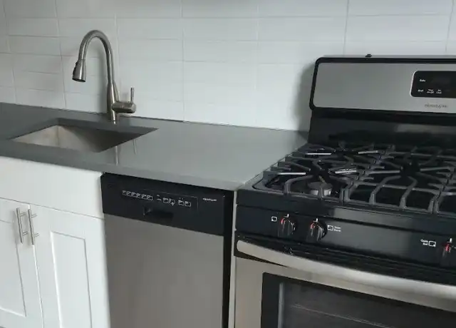 Property at 6709 N California Ave Unit GE, Chicago, IL, 60645, 1 bed, 1 bath, [object Object]