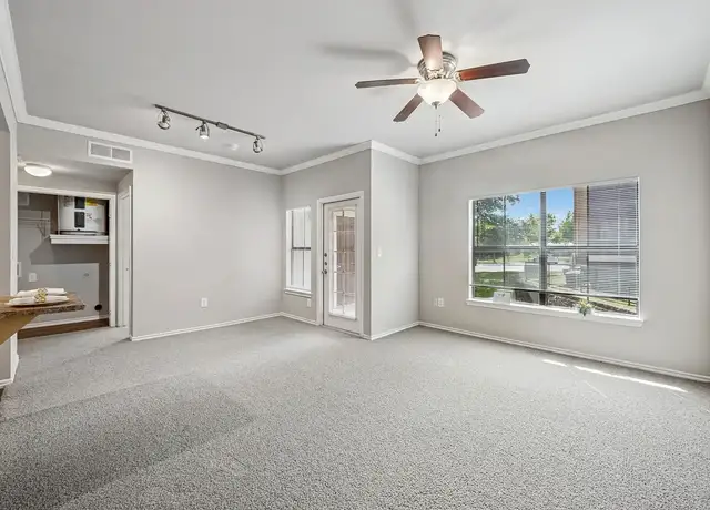 Photo of 1650 Holland Lake Dr, Weatherford, TX 76086