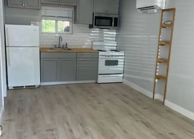 Property at 655 Rogue River Hwy Unit 3, Gold Hill, OR, 97525, 1 bed, 1 bath, [object Object]