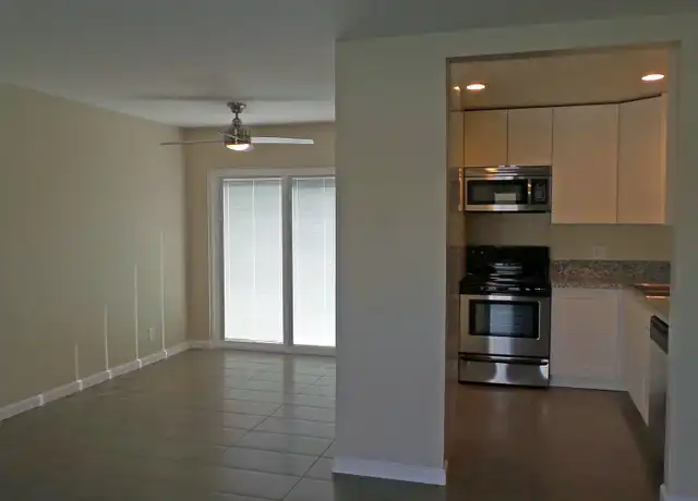 Property at 120 S Saturmino Dr Unit 06, Palm Springs, CA, 92262, 2 beds, 1 bath, [object Object]