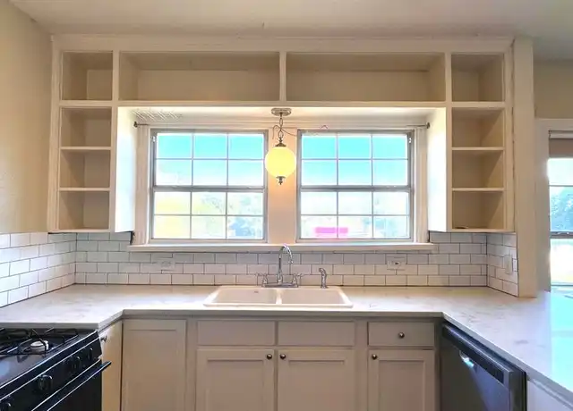 Property at 1801 W 10th St Unit 3, Dallas, TX, 75208, 2 beds, 1 bath, [object Object]