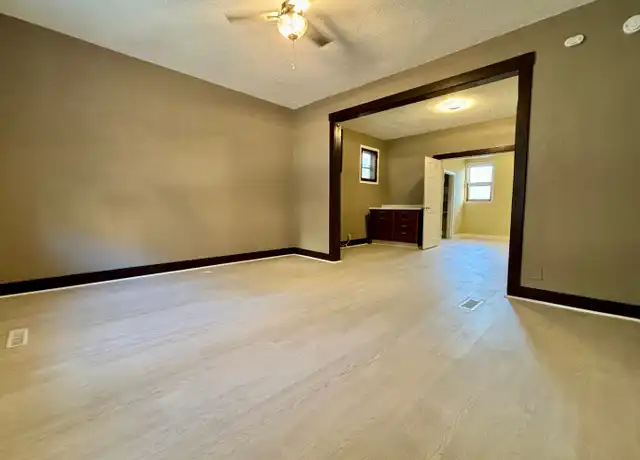 Property at 326 E Washington St Unit 5, Mankato, MN, 56001, 2 beds, 1 bath, [object Object]