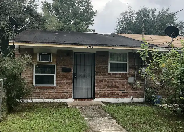 Property at 7223 Ken Knight Dr W, Jacksonville, FL, 32209, 2 beds, 1 bath, [object Object]