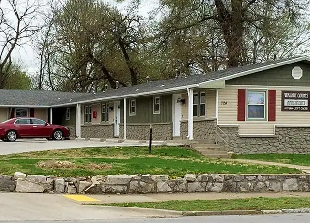 Property at 724 W Walnut St, Springfield, MO, 65806, 2 beds, 1 bath, [object Object]