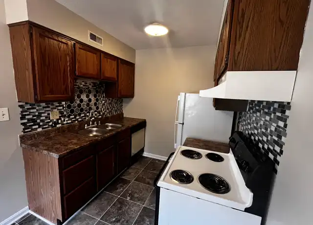 Property at 6300 Jeffrey Dr, Louisville, KY, 40258, 2 beds, 1 bath, [object Object]