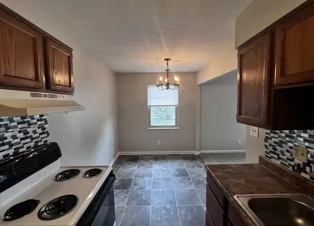 Property at 6300 Jeffrey Dr, Louisville, KY, 40258, 2 beds, 1 bath, [object Object]