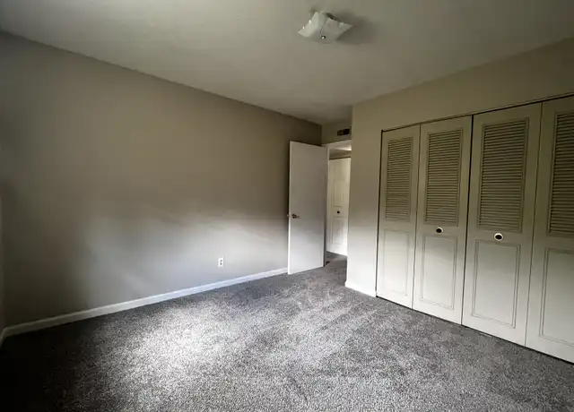 Property at 6300 Jeffrey Dr, Louisville, KY, 40258, 2 beds, 1 bath, [object Object]