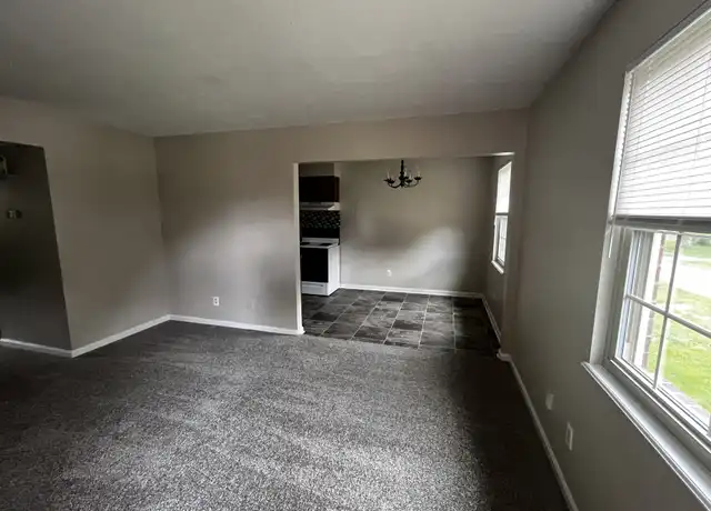 Property at 6300 Jeffrey Dr, Louisville, KY, 40258, 2 beds, 1 bath, [object Object]