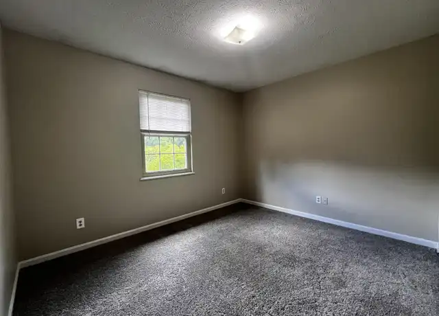 Property at 6300 Jeffrey Dr, Louisville, KY, 40258, 2 beds, 1 bath, [object Object]