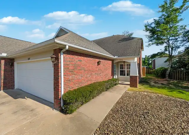 Property at 904 Dixson St, Rogers, AR, 72758, 3 beds, 2 baths, [object Object]
