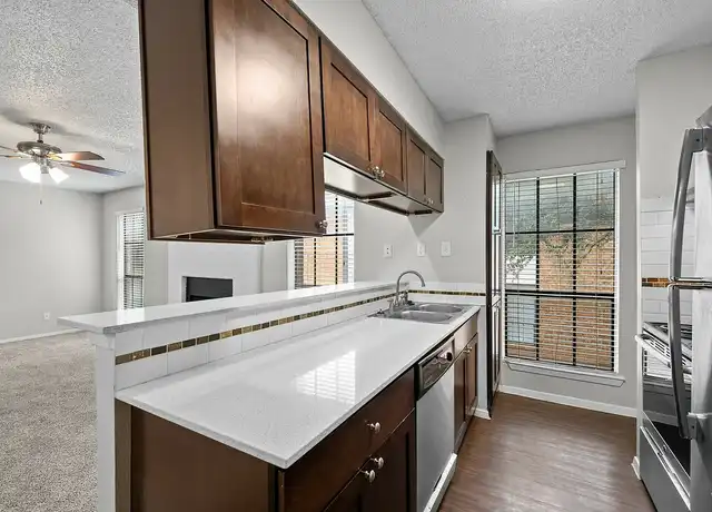 Property at 202 College Park Dr, Weatherford, TX, 76086, 2 beds, 1-2 bath, [object Object]
