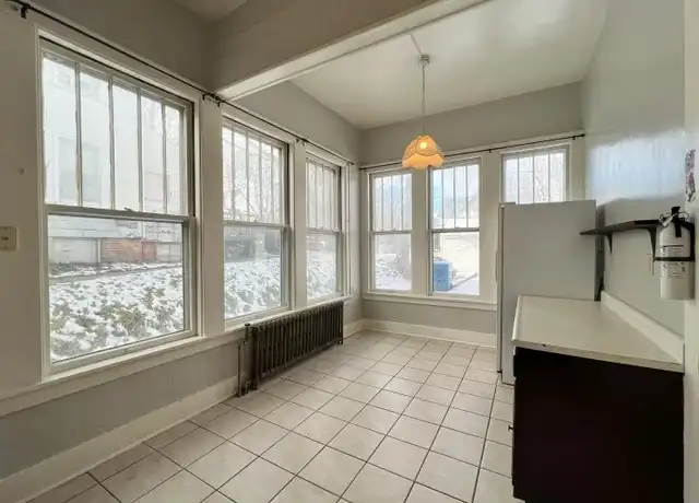 Property at 605 W 3rd St, Muscatine, IA, 52761, 2 beds, 1 bath, [object Object]