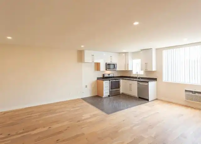 Property at La Jolla Courtyard - 430 S St Andrews Pl, Los Angeles, CA, 90020, 0 beds, 1 bath, [object Object]