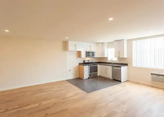 Property at La Jolla Courtyard - 430 S St Andrews Pl, Los Angeles, CA, 90020, 1 bed, 1 bath, [object Object]