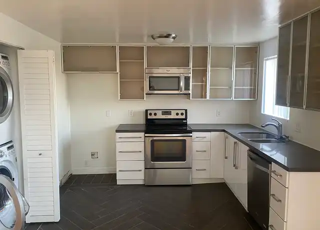 Property at La Jolla Courtyard - 430 S St Andrews Pl, Los Angeles, CA, 90020, 1 bed, 1 bath, [object Object]