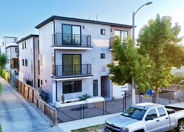 Property at 4642 St Elmo Dr, Los Angeles, CA, 90019, 4 beds, 3.5 baths, [object Object]