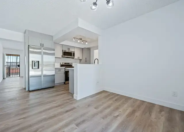 Photo of 5565 Ackerfield Ave, Long Beach, CA 90805
