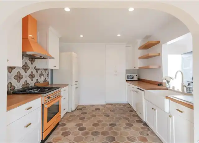 Property at 912 8th Pl, Hermosa Beach, CA, 90254, 3 beds, 2 baths, [object Object]