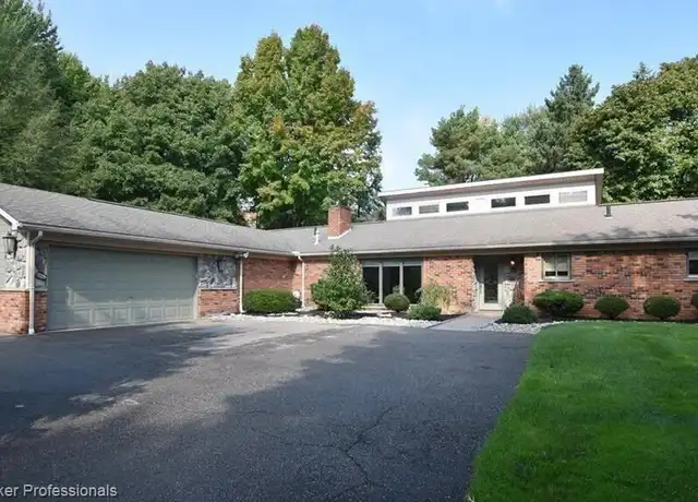 Property at 6448 Tutbury Ln, Troy, MI, 48098, 3 beds, 2 baths, [object Object]