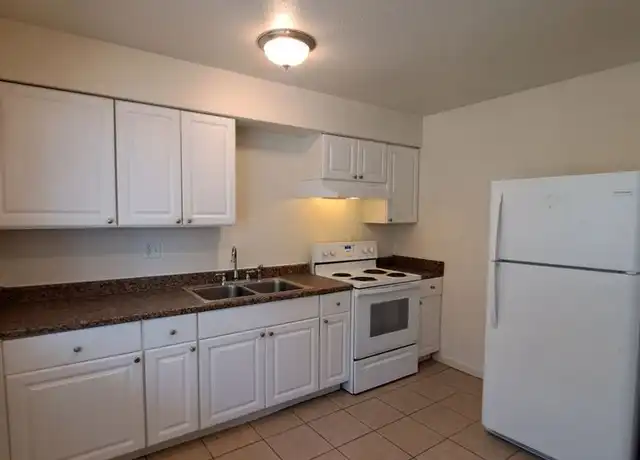 Property at 2029 E Pontiac Way Unit J, Fresno, CA, 93726, 3 beds, 1 bath, [object Object]