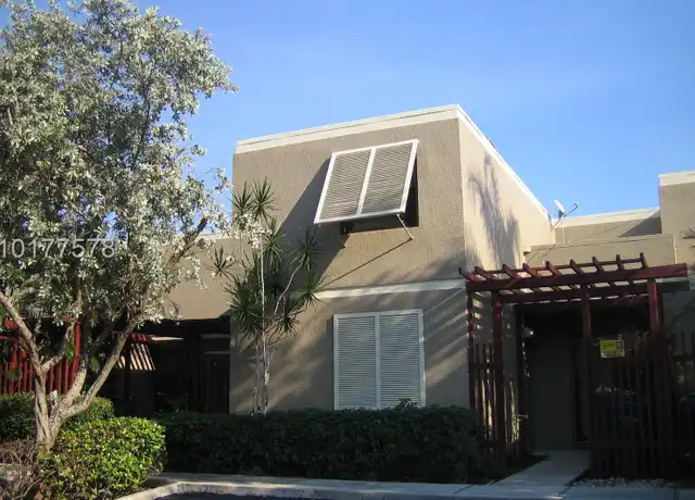 Property at 1611 W Fairway Rd, Pembroke Pines, FL, 33026, 3 beds, 3 baths, [object Object]