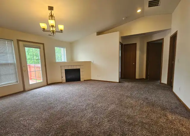Property at 66 Miller Ave SW #8, Cedar Rapids, IA, 52404, 2 beds, 1 bath, [object Object]