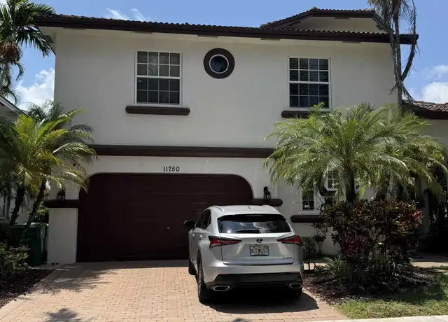 Property at 11750 NW 2nd St, Plantation, FL, 33325, 5 beds, 3 baths, [object Object]