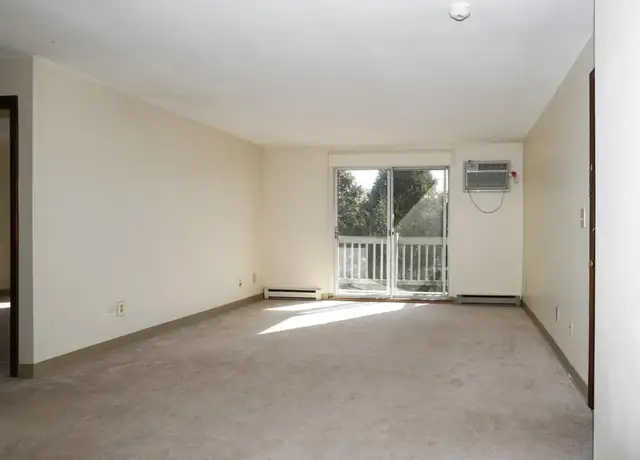 Photo of 447 Boston Post Rd E, Marlborough, MA 01752
