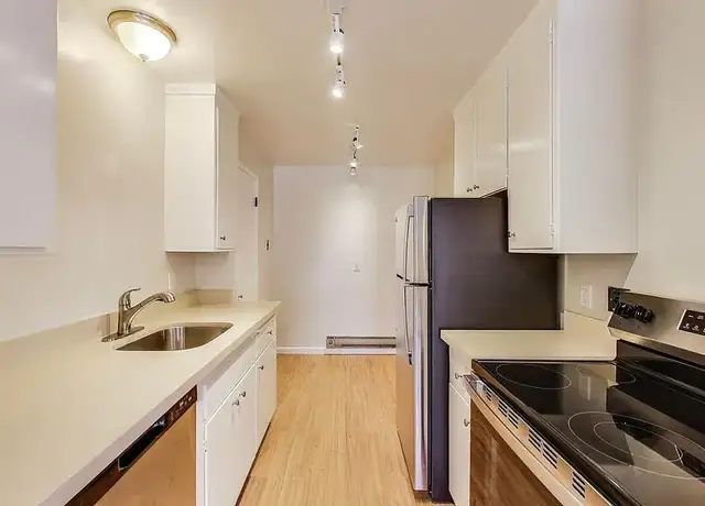 Photo of 1901 Garden Dr, Burlingame, CA 94010