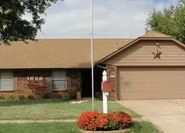 Property at 1608 Oakcliff Rd, Norman, OK, 73071, 3 beds, 2 baths, [object Object]