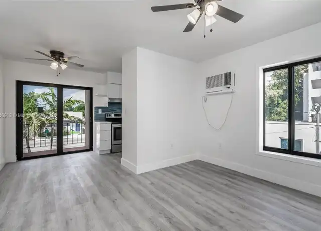 Property at 852 SW 1st St Unit 4, Miami, FL, 33130, 2 beds, 1 bath, [object Object]