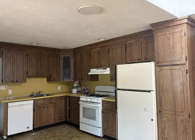 Property at 172 Pleasant St Unit 1, Watertown, MA, 02472, 4 beds, 2.5 baths, [object Object]