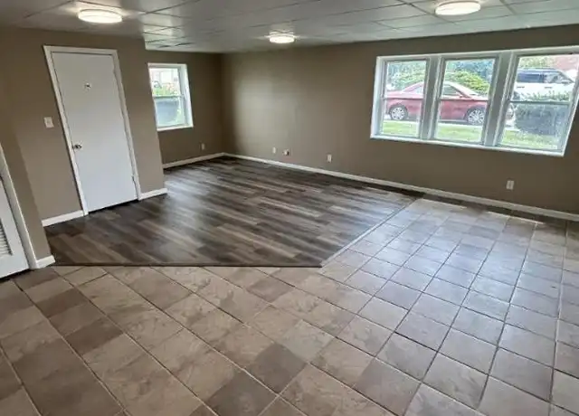 Property at 525 E Pine St, Springfield, IL, 62703, 2 beds, 1 bath, [object Object]