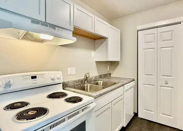 Property at 700 11th St NW Unit 2, Valley City, ND, 58072, 1 bed, 1 bath, [object Object]