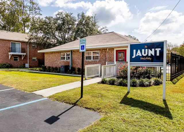 Photo of 1840 Carriage Ln, Charleston, SC 29407