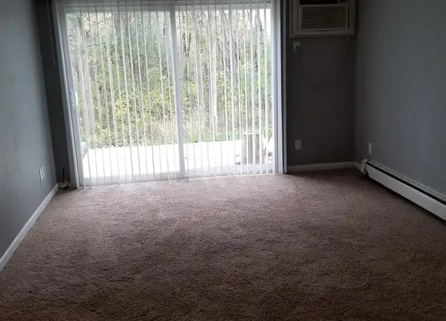 Property at 285 Robins Rd Unit D3, Hiawatha, IA, 52233, 1 bed, 1 bath, [object Object]