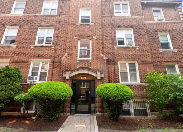 Property at 654 W Oakdale Ave, Chicago, IL, 60657, 1 bed, 1 bath, [object Object]