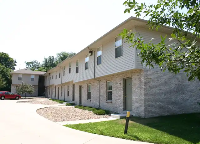 Property at 608 Hillview Dr Unit 1, Normal, IL, 61761, 3 beds, 1.5 baths, [object Object]
