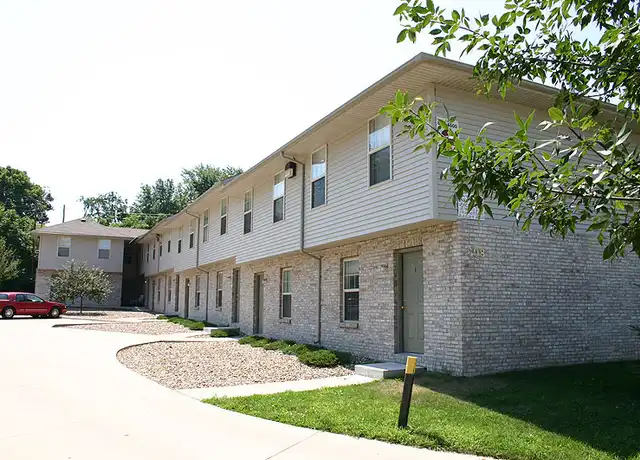 Property at 608 Hillview Dr Unit 1, Normal, IL, 61761, 3 beds, 1.5 baths, [object Object]